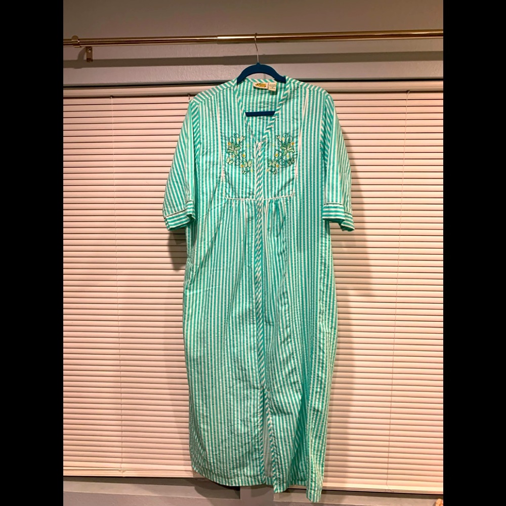 Housecoat/Nightgown in excellent condition